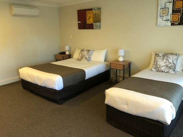 Alexander Cameron Suites Penola Exterior photo