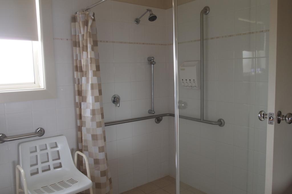 Alexander Cameron Suites Penola Room photo