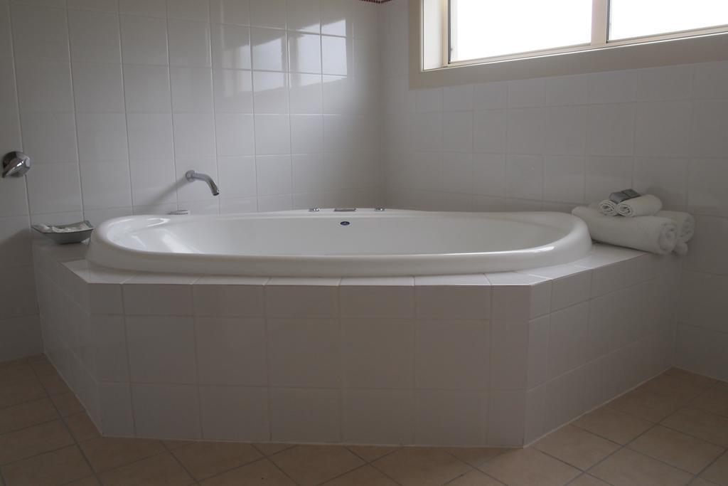 Alexander Cameron Suites Penola Room photo