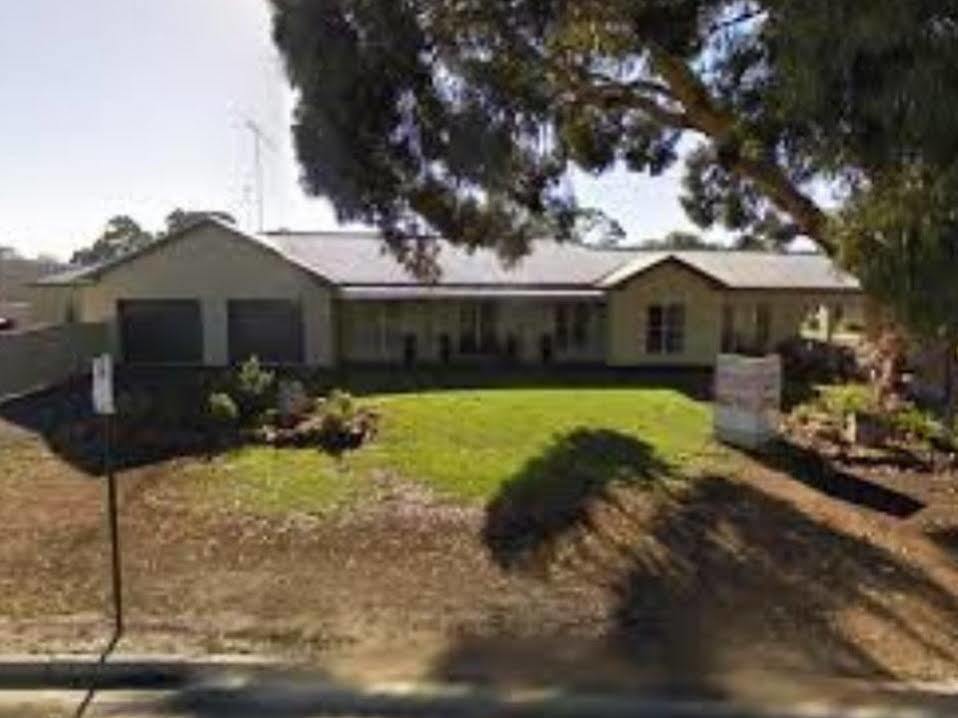 Alexander Cameron Suites Penola Exterior photo