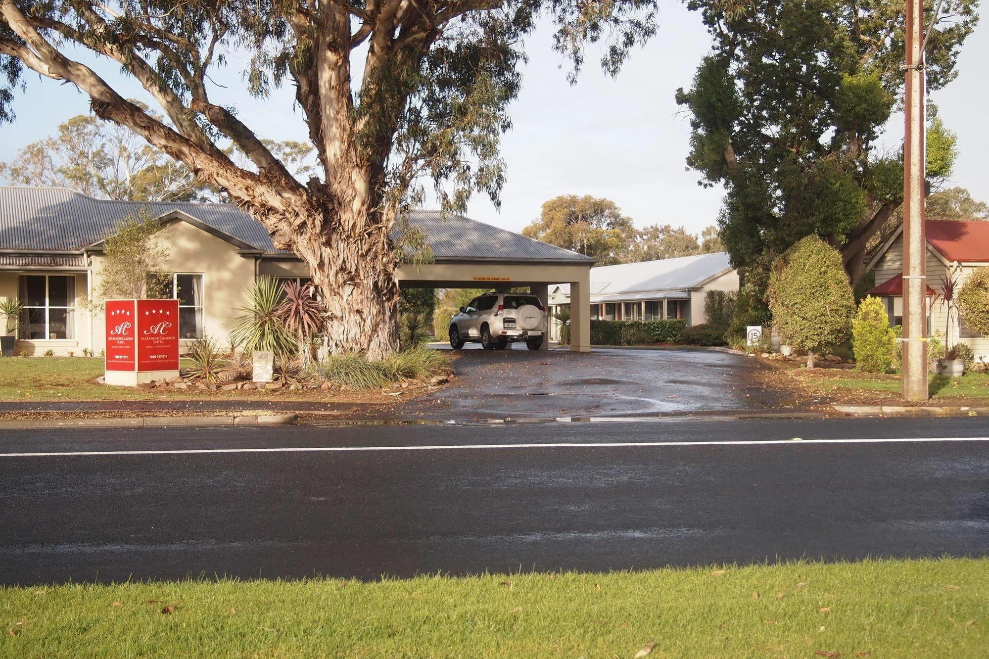 Alexander Cameron Suites Penola Exterior photo