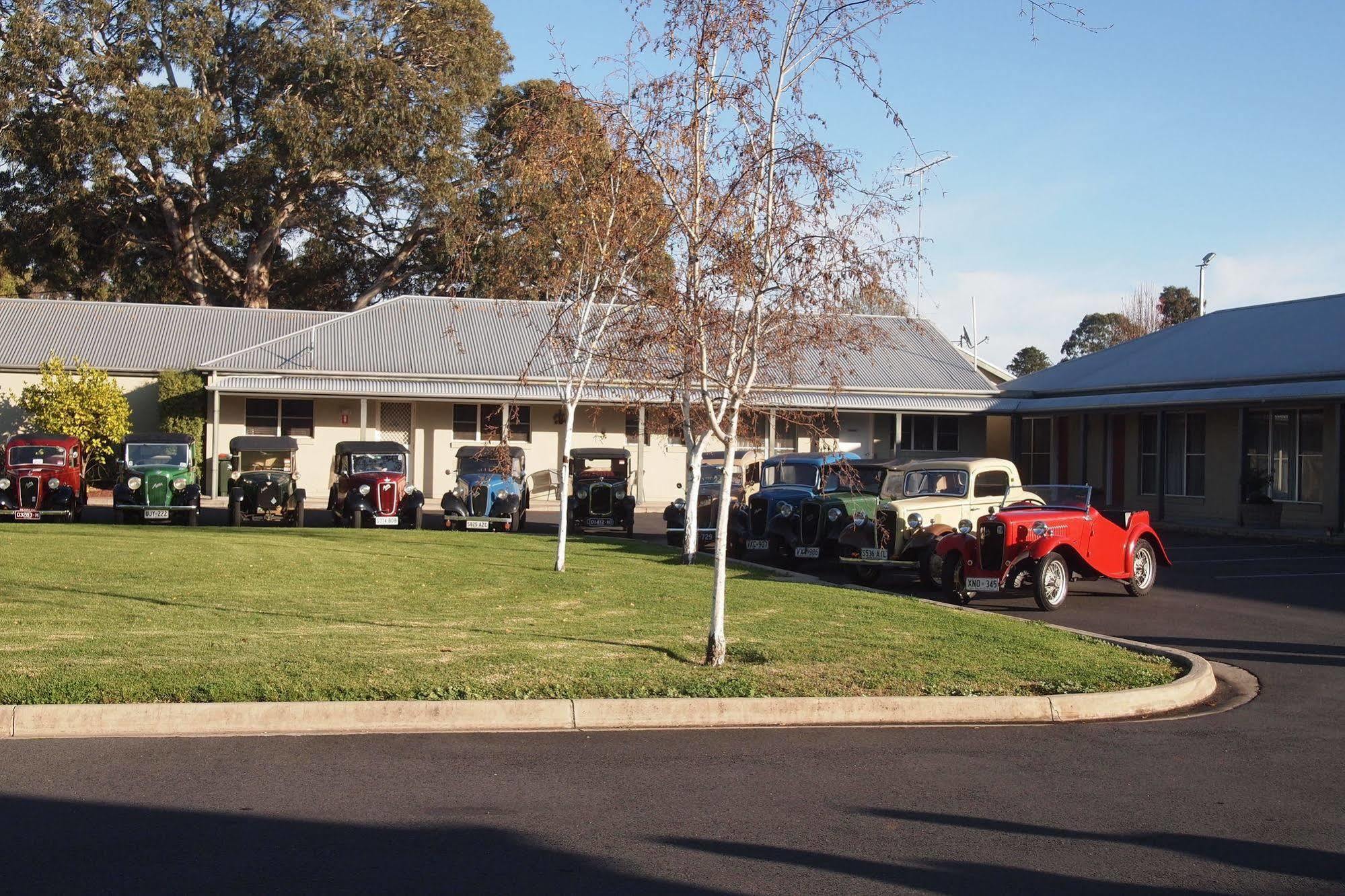 Alexander Cameron Suites Penola Exterior photo
