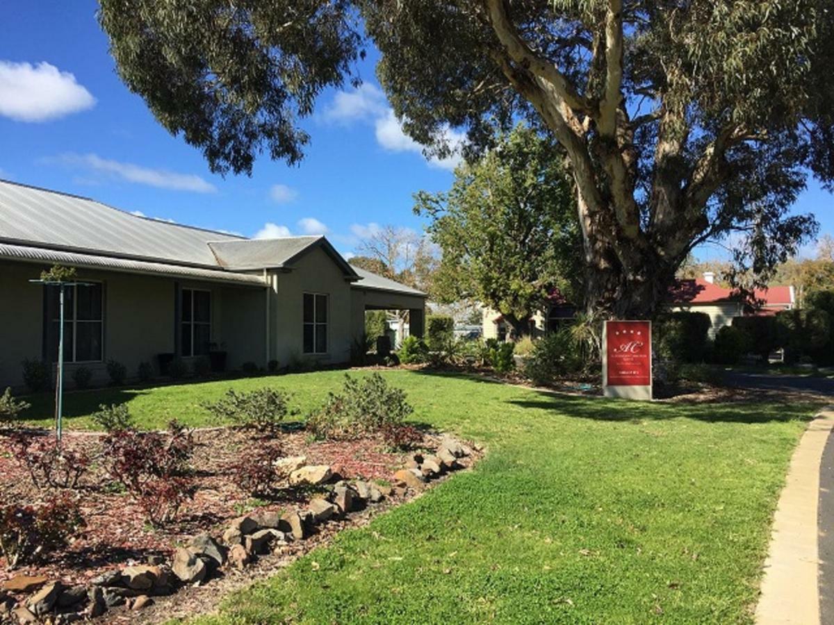 Alexander Cameron Suites Penola Exterior photo