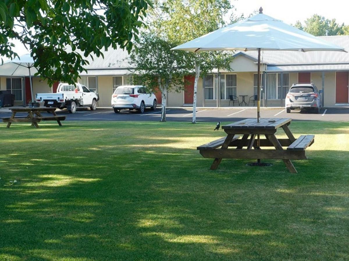 Alexander Cameron Suites Penola Exterior photo