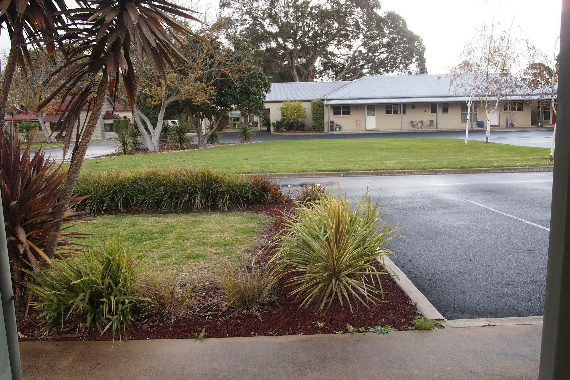 Alexander Cameron Suites Penola Exterior photo